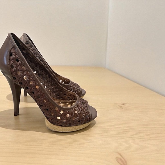 BCBGeneration Orlando Brownie Peep Toe Platform Heel Woven Pump US Size 7.5 VGUC - Picture 1 of 15